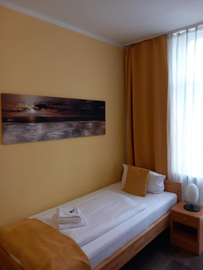 דיסלדורף Hotel Karolinger מראה חיצוני תמונה
